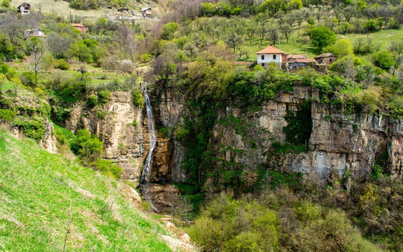 Гара Бов – Водопад в Северозападна България